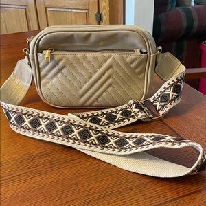 Source Unknown Beige Crossbody Bag with Patterned Strap